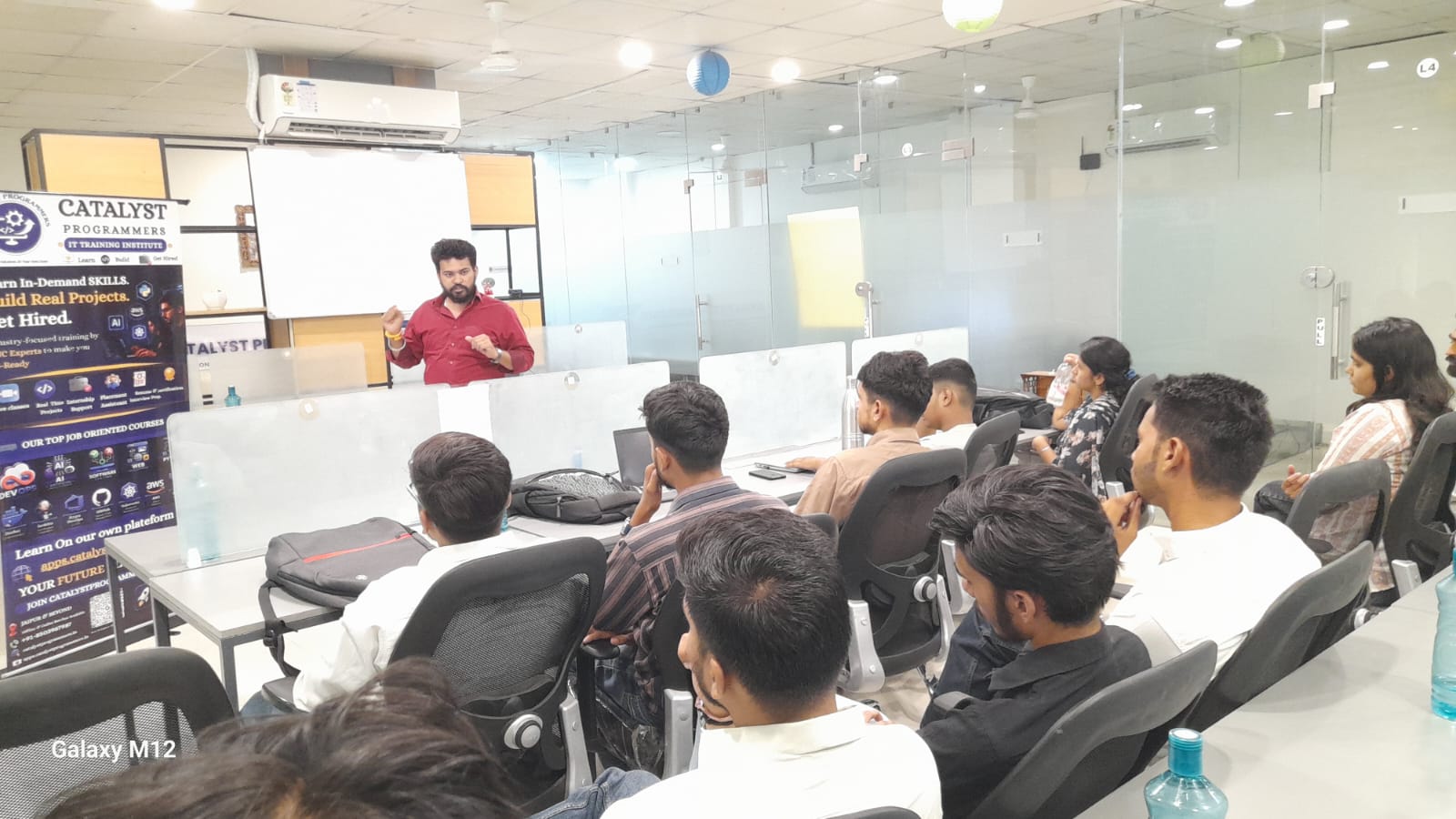 Bhaskar Yogi coaching students